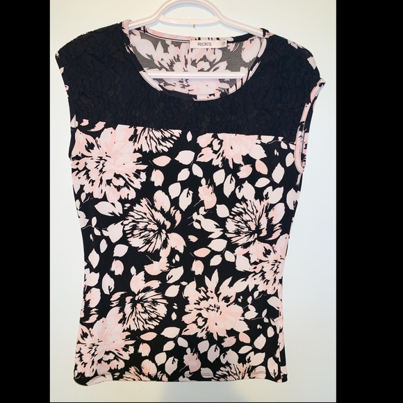 Floral and lace top - Picture 1 of 2